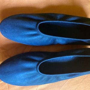 NWOT French brand Arche navy slip on shoes with red heels 7.5